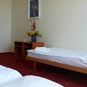 https://easy-star.praguehotelsweb.com